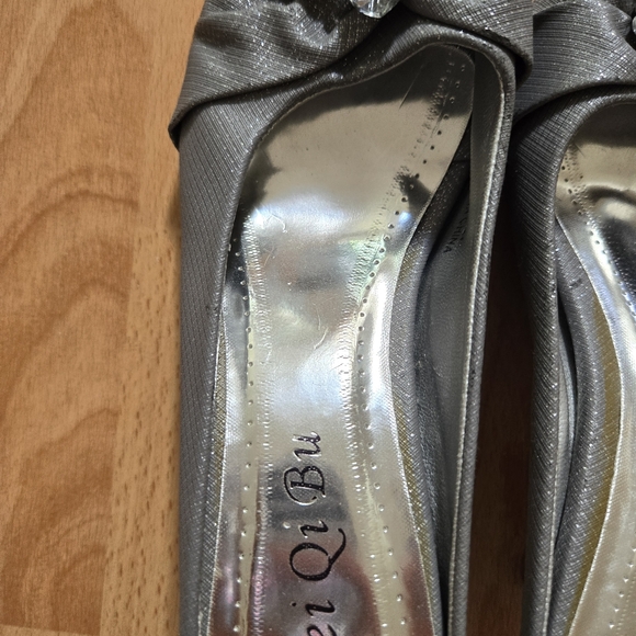 BNWOT grey silver sparkle kitten heel jewelled slip on high heeled shoes size 36 - Picture 3 of 9